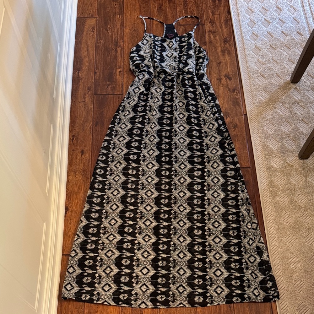 Elegant Black and White Patterned Maxi Dress